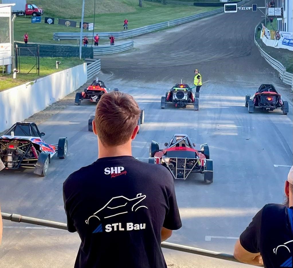 STL Bau unterstützt Autocross-Meisterschaft in der Matschenberg Offroad Arena!