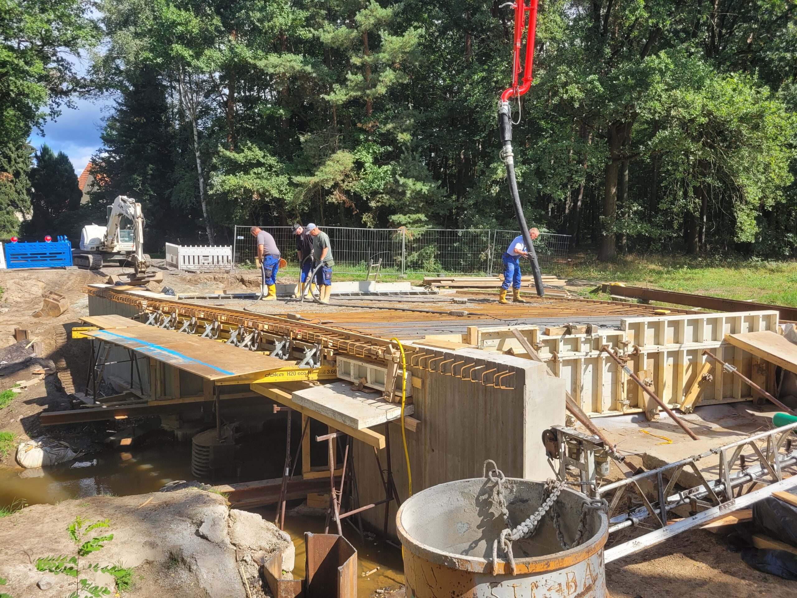 Neue Brücke über den Neugraben in Uhsmannsdorf